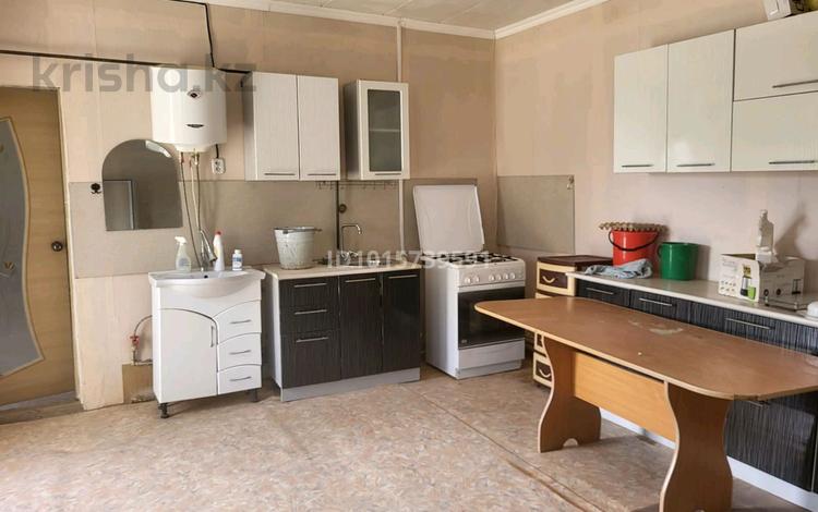 Отдельный дом · 2 комнаты · 60 м² · 1 сот., мкр. Алмагуль, Костанай 53 — Возле ТД Бақдаулет за 100 000 ₸ в Атырау — фото 2