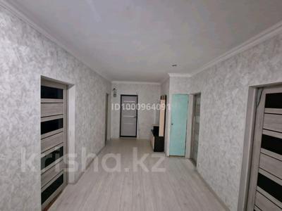 4-бөлмелі пәтер · 110 м² · 2/2 қабат, Караменде би 26 — Возле 4 школы, бағасы: 25 млн 〒 в Балхаше