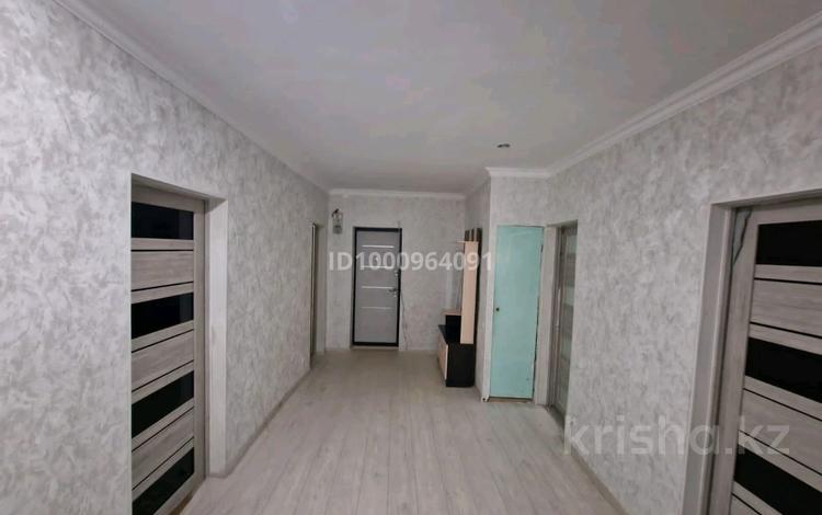 4-бөлмелі пәтер · 110 м² · 2/2 қабат, Караменде би 26 — Возле 4 школы, бағасы: 25 млн ₸ в Балхаше — фото 2