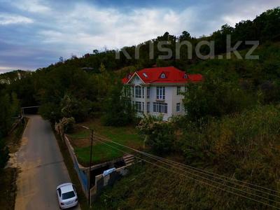 Отдельный дом · 12 комнат · 650 м² · 10 сот., мкр Юбилейный 40 — Ондасынова за 280 млн ₸ в Алматы, Медеуский р-н