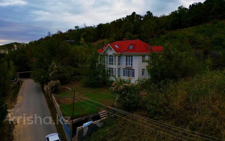 Отдельный дом · 12 комнат · 650 м² · 10 сот., мкр Юбилейный 40 — Ондасынова за 280 млн ₸ в Алматы, Медеуский р-н — фото 15