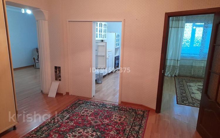 2-бөлмелі пәтер, 71.4 м², 6/10 қабат, мкр 5, Молдагулова 13б, бағасы: 25 млн 〒 в Актобе, мкр 5 — фото 2