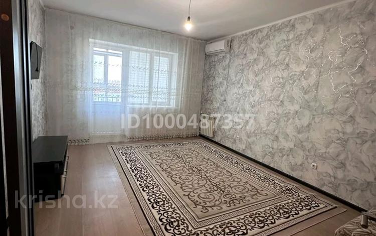 2-комнатная квартира · 65 м² · 8/9 этаж, 10 микрорайон 25 за 140 000 〒 в Аксае — фото 2