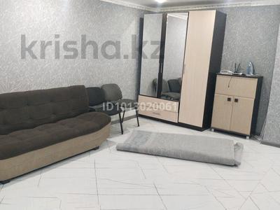 1-бөлмелі пәтер · 33.7 м² · 1/5 қабат, Алмазова 58 — Школа 19, бағасы: 5 млн ₸ в Уральске, мкр Школьник