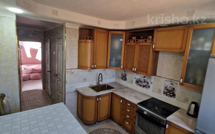 4-комнатная квартира · 74 м² · 9/10 этаж, мкр Юго-Восток, строителей за 32.5 млн ₸ в Караганде, Казыбек би р-н — фото 2