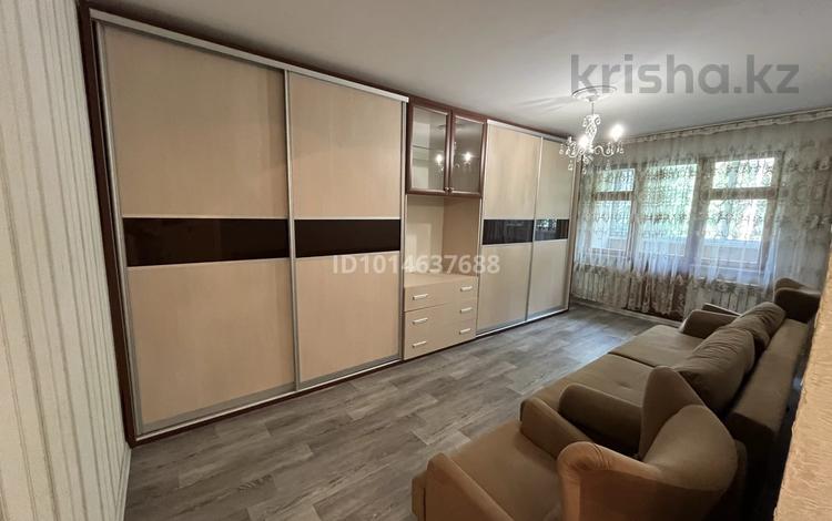 2-комнатная квартира · 44.2 м² · 4/4 этаж, мкр №10 22 за 300 000 ₸ в Алматы, Ауэзовский р-н — фото 2