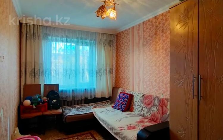 3-комнатная квартира, 60 м², 1/5 этаж, абая за 9 млн 〒 в Темиртау — фото 6