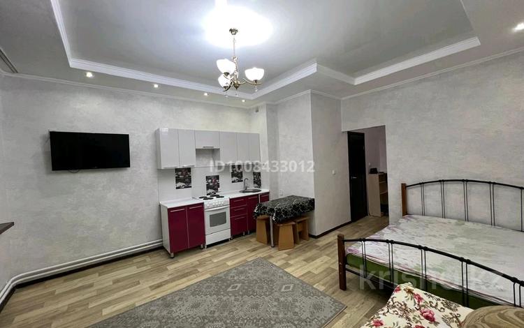 1-бөлмелі пәтер · 30 м² · 3/5 қабат, Дружбы народов 2/4 — Минимаркет садик, бағасы: 14.4 млн ₸ в Усть-Каменогорске, Ульбинский — фото 2