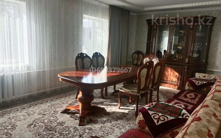 Жеке үй · 4 бөлме · 140 м² · 10 жүзд., 8 микрорайон, ул. Центральная 17, бағасы: 45 млн ₸ в Конаеве — фото 2