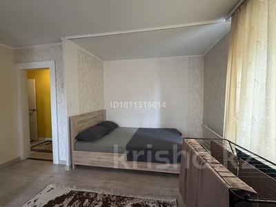 1-комнатная квартира · 40 м² · 2/5 этаж, Первомайская 28 В — Топографический колледж, проспект ауэзова за 11 000 ₸ в Семее