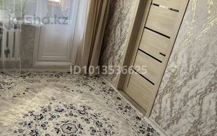 3-комнатная квартира · 48 м² · 2/5 этаж, Майкудук, 17й микрорайон 55 за 18.5 млн ₸ в Караганде, Алихана Бокейханова р-н — фото 2