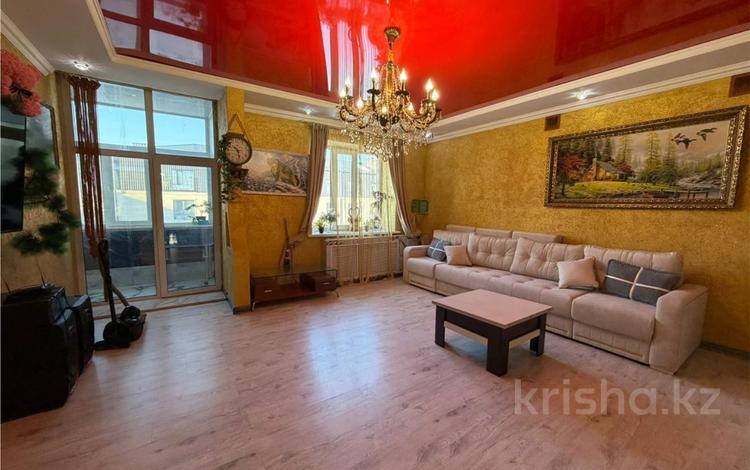 3-комнатная квартира · 150 м² · 3/3 этаж, мкр Городской Аэропорт, Алтын арка 21 за 52 млн ₸ в Караганде, Казыбек би р-н — фото 9