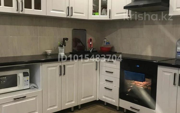 3-комнатная квартира · 76 м² · 1/5 этаж, 8 микрорайон 30 за 200 000 ₸ в Темиртау — фото 2