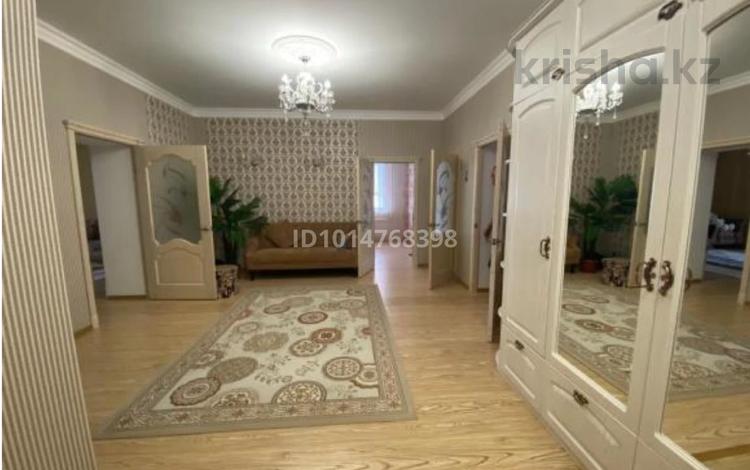 4-комнатная квартира · 157 м² · 5/7 этаж, мкр. Алтын орда, Алия Молдагулова 50а за 84 млн ₸ в Актобе — фото 2