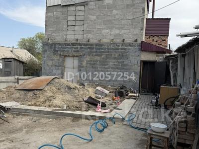 Жеке үй · 2 бөлме · 48 м² · 2 жүзд., Широкая 59В — Би боромбая, нахаловка, бағасы: 10 млн ₸ в Семее, Красный Кордон