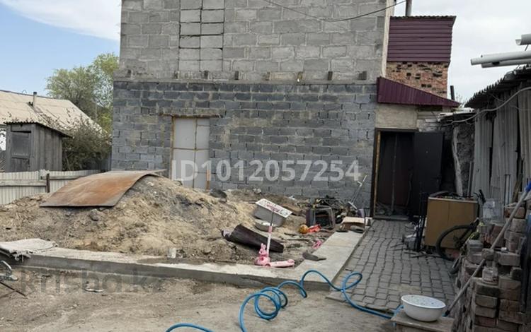 Жеке үй · 2 бөлме · 48 м² · 2 жүзд., Широкая 59В — Би боромбая, нахаловка, бағасы: 10 млн ₸ в Семее, Красный Кордон — фото 2
