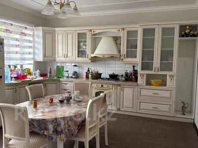 Жеке үй · 5 бөлме · 160 м², мкр Жеруйык, Нарембаева 3 — 15 проезд, бағасы: 80 000 〒 в Атырау