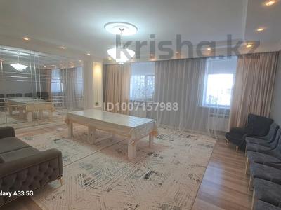 Отдельный дом · 5 комнат · 274 м², Алихана букейхана 23 за 1 млн 〒 в Уральске