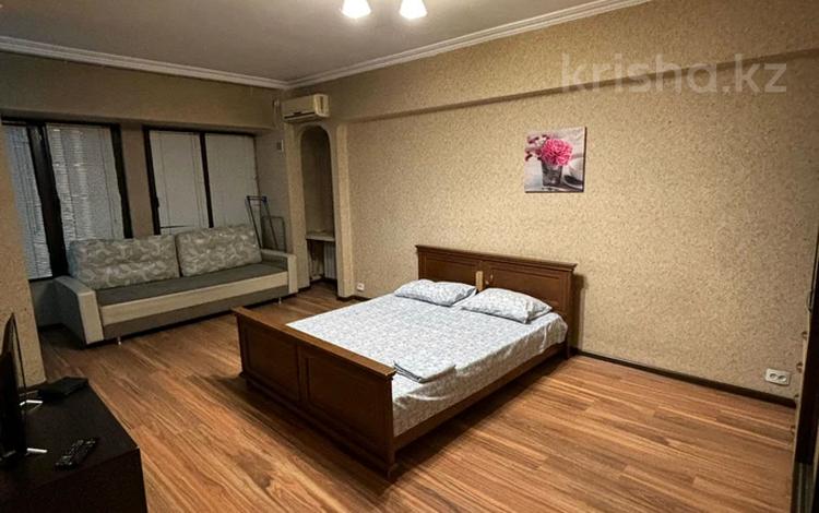 1-комнатная квартира · 50 м² · 3/9 этаж, Абая 24 за 19 000 ₸ в Алматы — фото 6