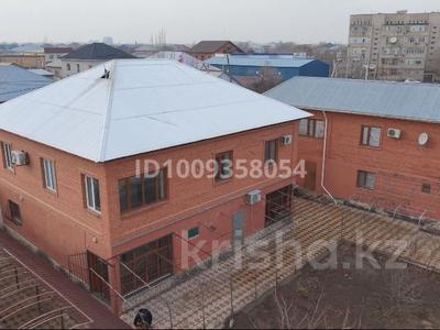 Отдельный дом · 8 комнат · 250 м² · 7.5 сот., Бухарбай батыра 92 за 63 млн 〒 в 
