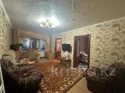 4-комнатная квартира · 61.9 м² · 4/5 этаж, Камзина 170 за 16.8 млн 〒 в Павлодаре