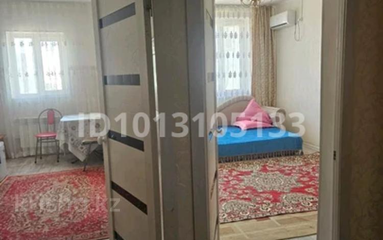 1-бөлмелі пәтер · 40 м², Мкр. Оркен 1, бағасы: 2 000 ₸ в Жанаозен — фото 2