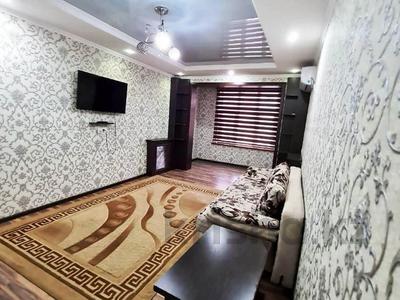 1-комнатная квартира, 60 м², 2/4 этаж посуточно, Момышулы 3А за 10 000 〒 в Шымкенте, Аль-Фарабийский р-н