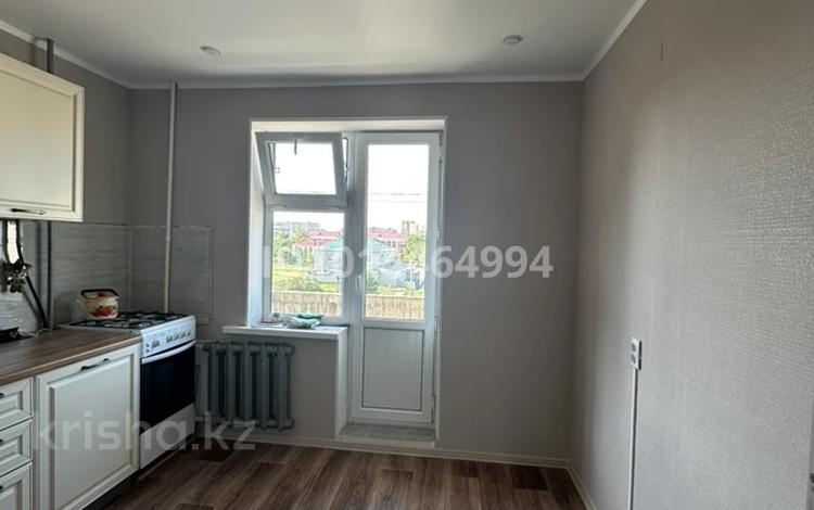 1-комнатная квартира · 35 м² · 4/5 этаж, мкр 11 35 за 14 млн ₸ в Актобе — фото 2