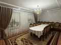 Жеке үй · 4 бөлме · 250 м² · 8 жүзд., Қатынкөпір ш/а 46 — Тельман мөлтек ауданы Көше К Алимбетова 46 Алаш базар Акниет базар Бекжан базар Базардың алды болғансоң барлық автобустар қатынайды Ак мешіт орталық Абдрахман мешіті 2 км 52 мектеп 2 км 56 мектеп 2.5км 51 мектеп 3інші Дарын мектебі Көше толған садик Көше толған кафе аптека магазин 3 спалный 1 хол 1 залтам 1 асхана 1 кіреберіс 1 душ туалет Далада бөлек 2 бөлме сарай 1 баня Бөлек 1 гараж 1 жазғы асхана Машина қоятын орындар навес, бағасы: 55 млн ₸ в Шымкенте, Абайский р-н — фото 11