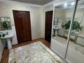 Жеке үй · 4 бөлме · 250 м² · 8 жүзд., Қатынкөпір ш/а 46 — Тельман мөлтек ауданы Көше К Алимбетова 46 Алаш базар Акниет базар Бекжан базар Базардың алды болғансоң барлық автобустар қатынайды Ак мешіт орталық Абдрахман мешіті 2 км 52 мектеп 2 км 56 мектеп 2.5км 51 мектеп 3інші Дарын мектебі Көше толған садик Көше толған кафе аптека магазин 3 спалный 1 хол 1 залтам 1 асхана 1 кіреберіс 1 душ туалет Далада бөлек 2 бөлме сарай 1 баня Бөлек 1 гараж 1 жазғы асхана Машина қоятын орындар навес, бағасы: 55 млн ₸ в Шымкенте, Абайский р-н — фото 3