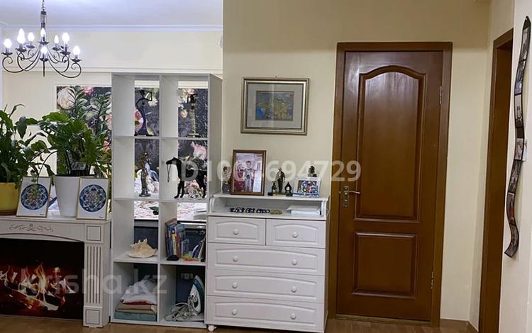 3 бөлме · 77 м² · 2 қабат, Абая 107/3 — Байзакова, бағасы: 200 000 ₸ в Алматы, Алмалинский р-н — фото 2