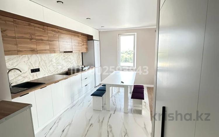 3-комнатная квартира · 77 м² · 7/9 этаж, мкр Аккент 72 за 310 000 ₸ в Алматы, Алатауский р-н — фото 4