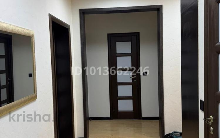 3-бөлмелі пәтер · 88 м² · 8/9 қабат, мкр Акбулак, Чуланова 131 — По Бауыржан Момышулы, бағасы: 400 000 ₸ в Алматы, Алатауский р-н — фото 2