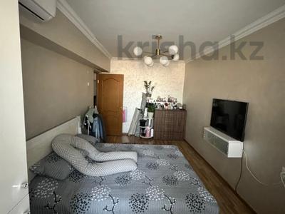 2-комнатная квартира, 60 м², 6/9 этаж, мкр Аксай-2 за 33.5 млн 〒 в Алматы, Ауэзовский р-н