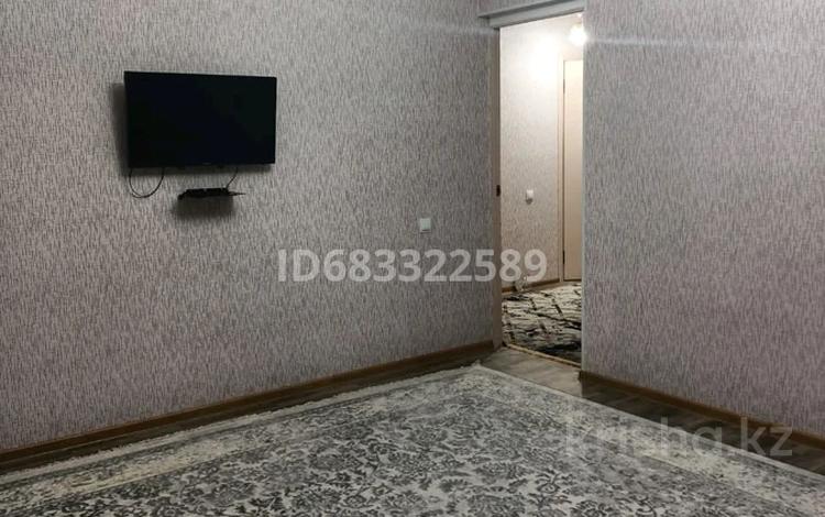 3-комнатная квартира, 70 м², 3/5 этаж помесячно, 15 мкр за 120 000 〒 в Туркестане — фото 2