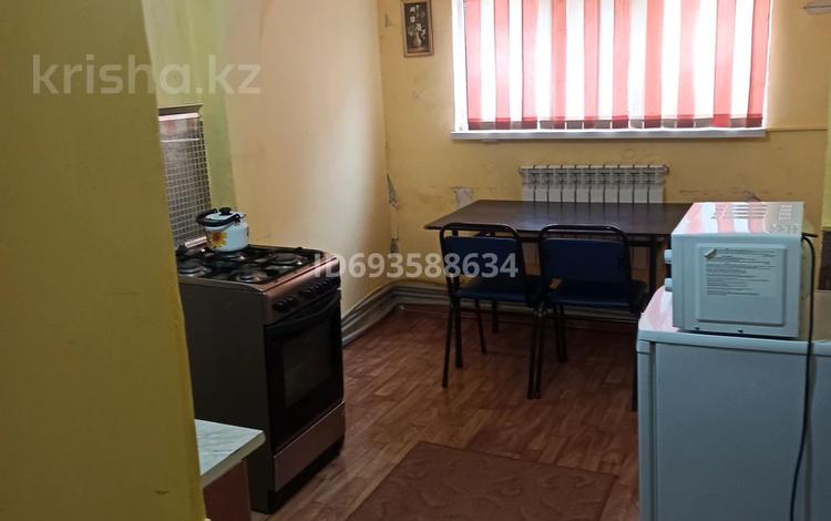 1-комнатная квартира, 25 м², 1 этаж посуточно, 1 мик 4 дом — Каспий банк за 5 000 〒 в Кульсары — фото 2