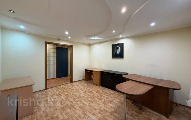 3-бөлмелі пәтер · 70.6 м² · 1/9 қабат, Баймагамбетова 189, бағасы: 29 млн ₸ в Костанае — фото 2