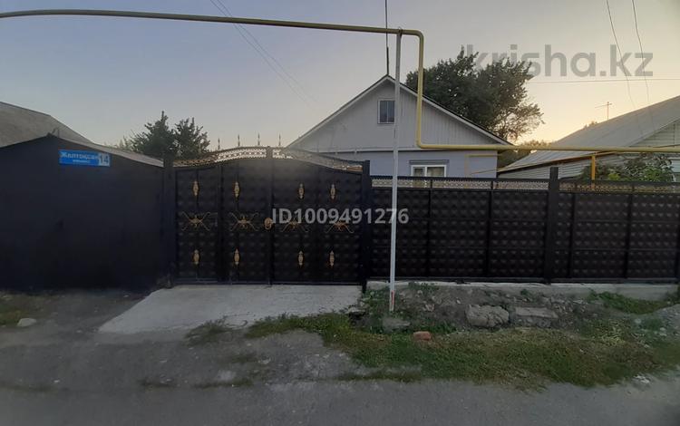 Отдельный дом · 3 комнаты · 60 м² · 6 сот., Желтоксан — Район больницы за 12.7 млн ₸ в Карабулаке — фото 78