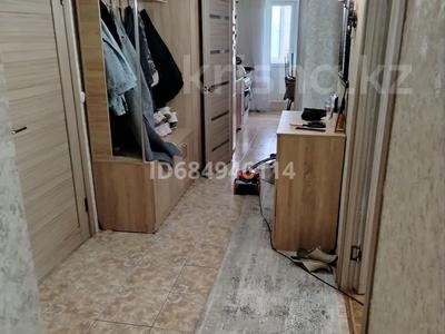 3-комнатная квартира · 60.8 м² · 1/2 этаж, Авангард 4мкр — Школа 3, интернат. за 20 млн ₸ в Атырау, мкр Авангард-4