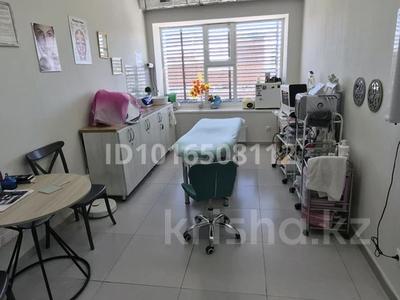 Салоны красоты · 17 м² за 65 000 ₸ в Актау, 4-й мкр