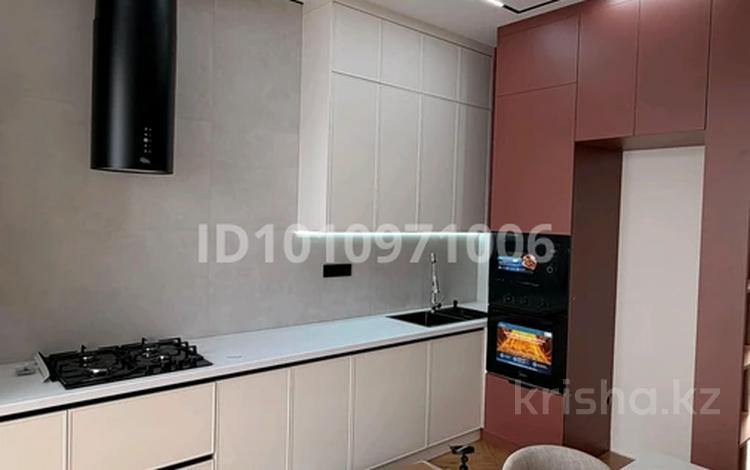 3-комнатная квартира · 112 м² · 3 этаж, мкр. Алтын орда 2 за 56.5 млн 〒 в Актобе — фото 2