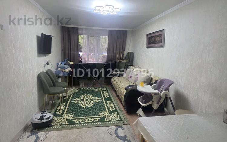 2-комнатная квартира · 44 м² · 1/5 этаж, Майкудук, Майкудук, 14й микрорайон 22 — перекресток ул.Бирюзова и 50 лет Казах за 10 млн ₸ в Караганде, Алихана Бокейханова р-н — фото 2