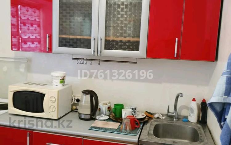 3-бөлмелі пәтер · 65 м² · 5/6 қабат, Ердена 227 — Находится возле гостиницы Улытау, рядом есть ресторан Роял-роуз, бағасы: 10 млн ₸ в Сатпаев — фото 2
