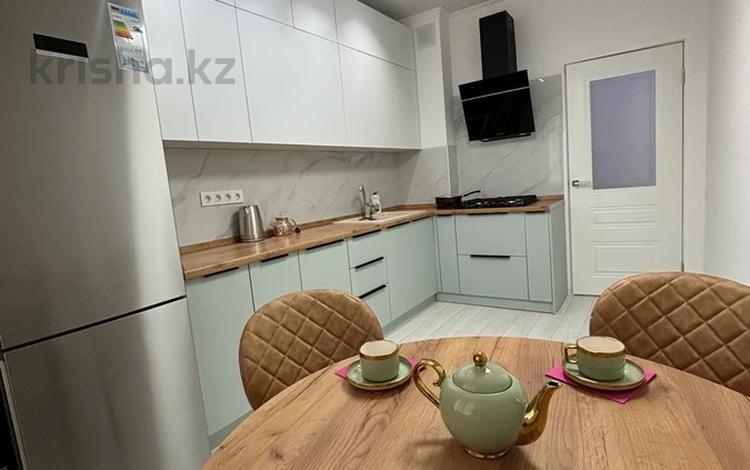 2-комнатная квартира · 55 м² · 1/9 этаж, мкр Нурсая, Елорда 6 3/4 за 15 000 ₸ в Атырау — фото 4