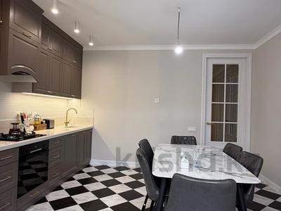 4-комнатная квартира · 140.4 м² · 2/5 этаж, Молдагуловой 57д — Дина гипермаркет за 80 млн 〒 в Актобе