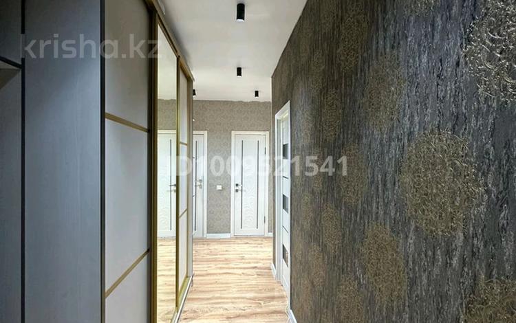 2-бөлмелі пәтер · 63 м² · 4/5 қабат, мкр Береке 8, бағасы: 26 млн ₸ в Атырау — фото 2
