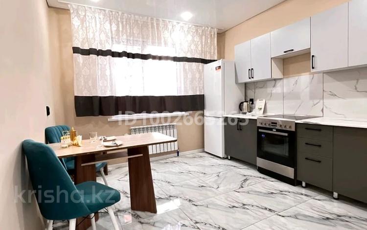 2-комнатная квартира · 71.6 м² · 1/10 этаж, Базовая 4/1 — Драмтеатр, тенисный центр, школа Назарбаечс за 17 000 ₸ в Усть-Каменогорске, Ульбинский — фото 2