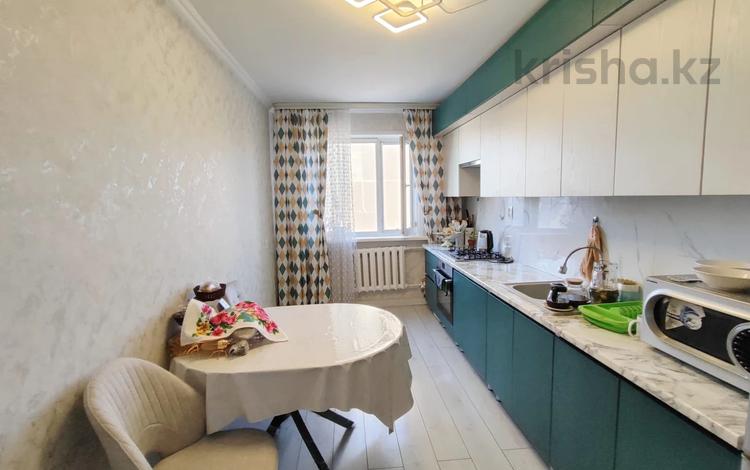 4-комнатная квартира · 77 м² · 4/5 этаж, мкр Юго-Восток, Университетская за 25.5 млн ₸ в Караганде, Казыбек би р-н — фото 2