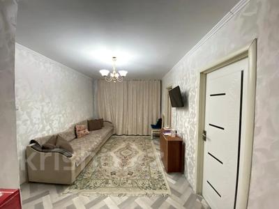3-комнатная квартира · 47.9 м² · 2/5 этаж, Майкудук, 15й микрорайон за 10 млн ₸ в Караганде, Алихана Бокейханова р-н