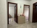3-бөлмелі пәтер · 62 м² · 4/5 қабат, Кердери 133 — ихсанова, бағасы: 22 млн ₸ в Уральске, мкр Школьник — фото 3